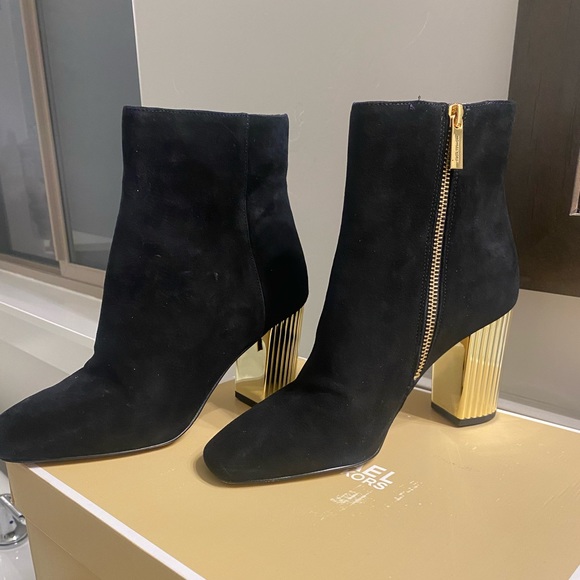 Michael Kors Porter Suede Ankle Boot - Picture 4 of 12